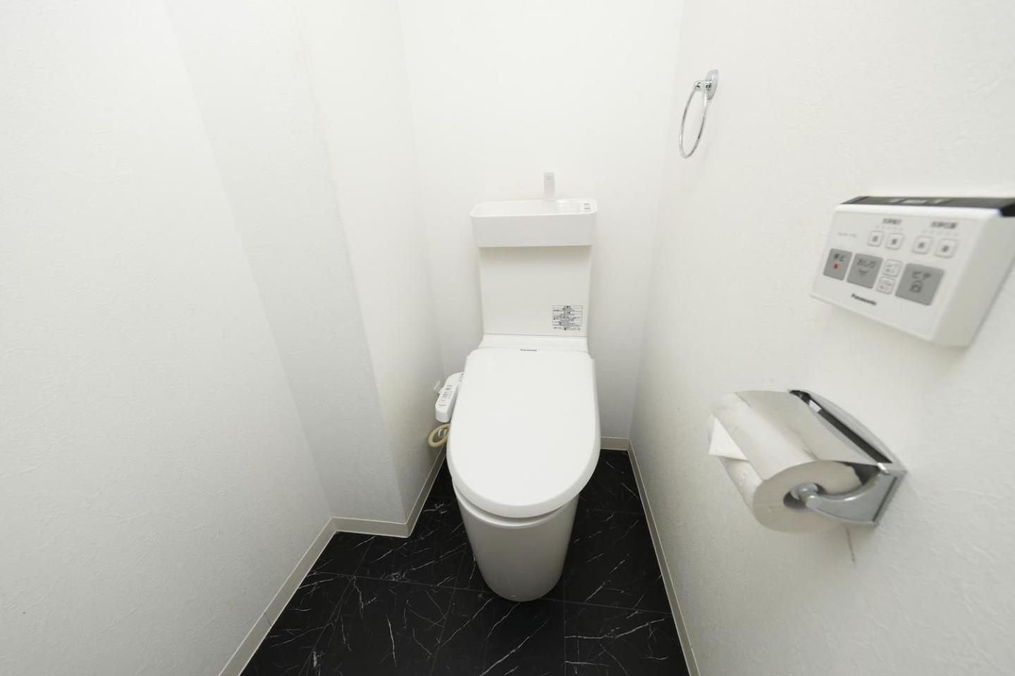 Koma 6 Minutes Walk From Asakusa Sta Tokio